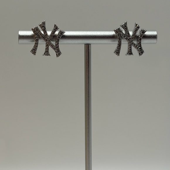 HunterFlyGirL Jewelry - Silver Rhinestone "NY" Stud Earrings